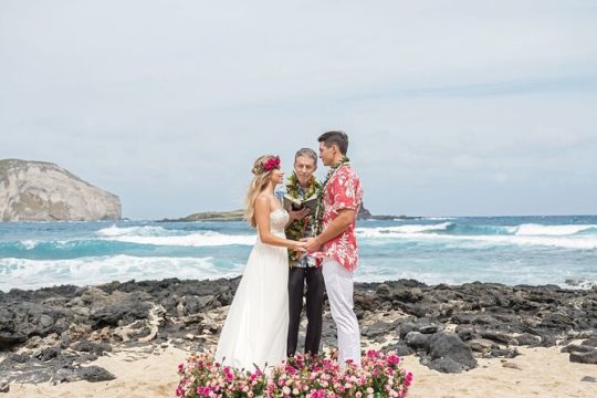 Romantic Oceanfront Beach Wedding in Honolulu