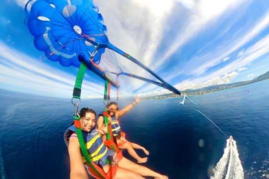 800ft Parasailing Ride in Waikiki, Hawaii