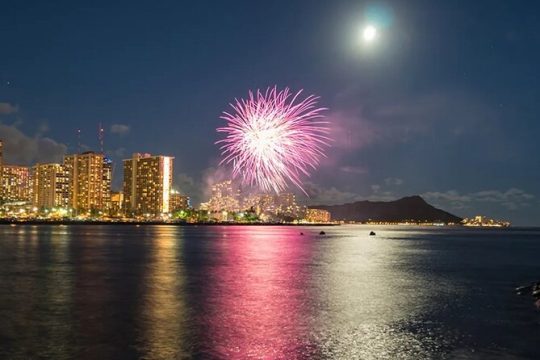 Waikiki Fireworks Cruise with a Guide