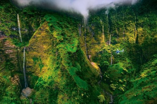 First Class Waterfalls of West Maui and Molokai Helicopter Tour